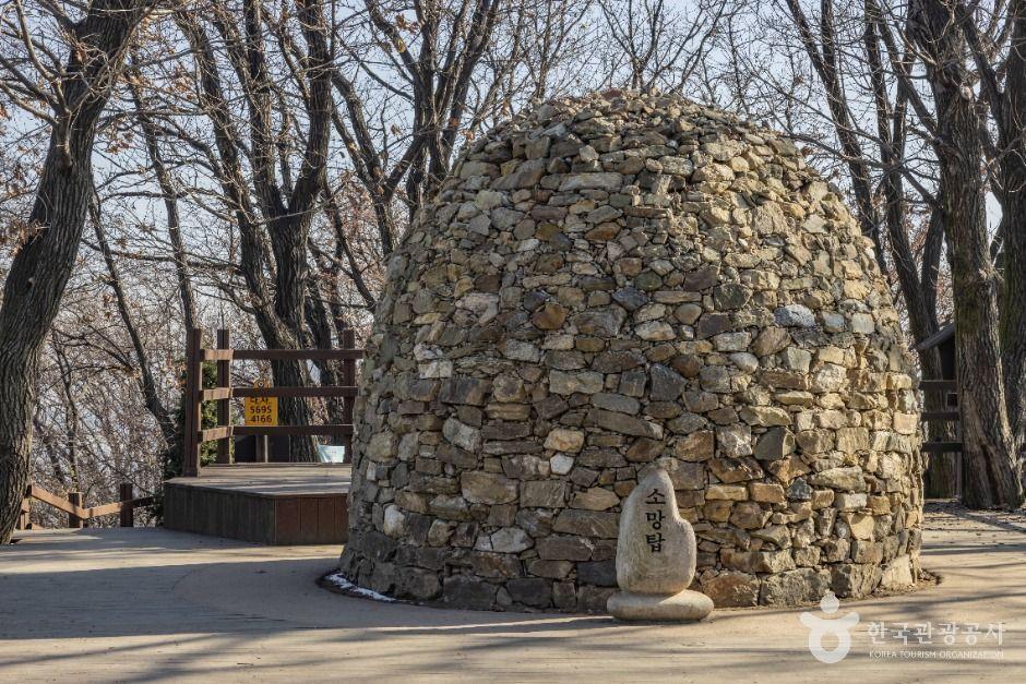 우면산 소망탑 — 서리풀 너머 일출 조망대