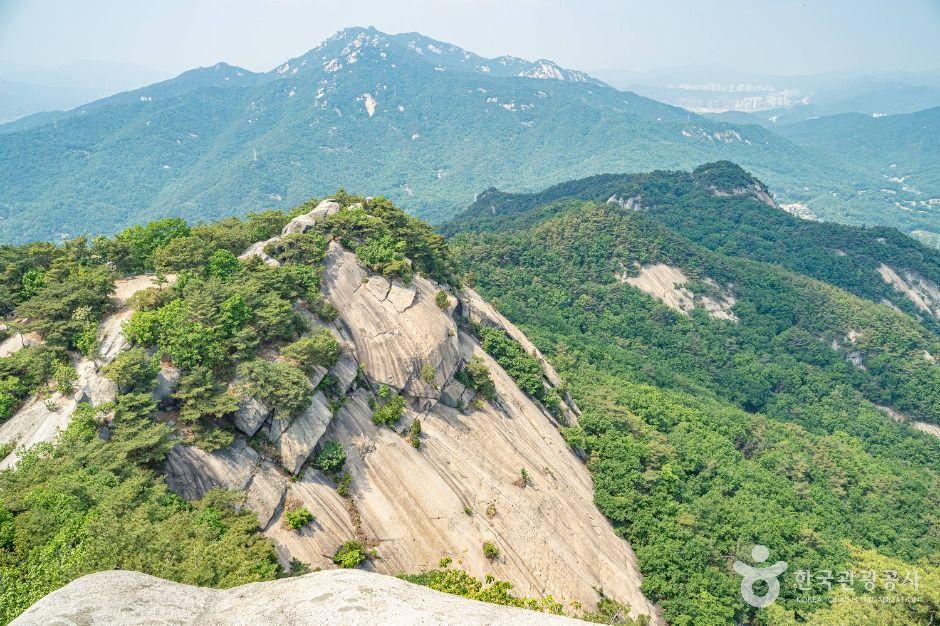 불암산 — 부처 바위 우뚝한 동북 진산